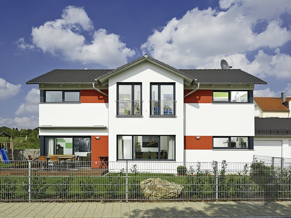 Satteldach Landhaus 196 von LUXHAUS Außenansicht