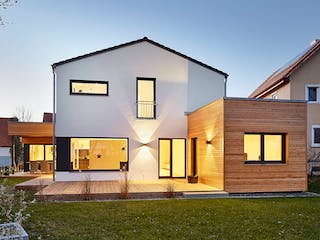 Fertighaus Satteldach Landhaus 207 von LUXHAUS, Satteldach-Klassiker Außenansicht 3