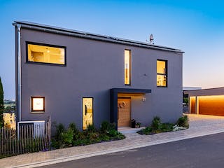 Fertighaus Satteldach Landhaus 138 von LUXHAUS, Satteldach-Klassiker Außenansicht 2