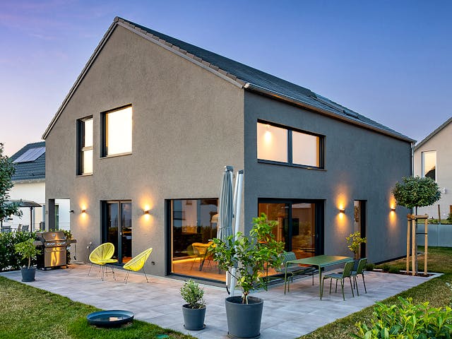 Fertighaus Satteldach Landhaus 162 von LUXHAUS, Satteldach-Klassiker Außenansicht 1