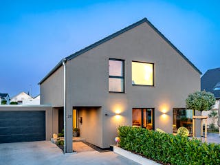 Fertighaus Satteldach Landhaus 162 von LUXHAUS, Satteldach-Klassiker Außenansicht 2
