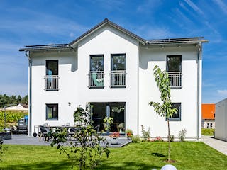 Fertighaus Satteldach Landhaus 192 von LUXHAUS, Satteldach-Klassiker Außenansicht 1