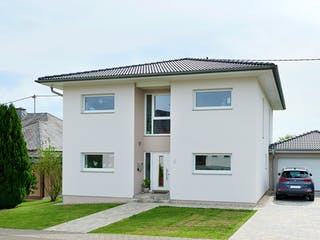 Fertighaus Walmdach 157 von LUXHAUS, Stadtvilla Außenansicht 1