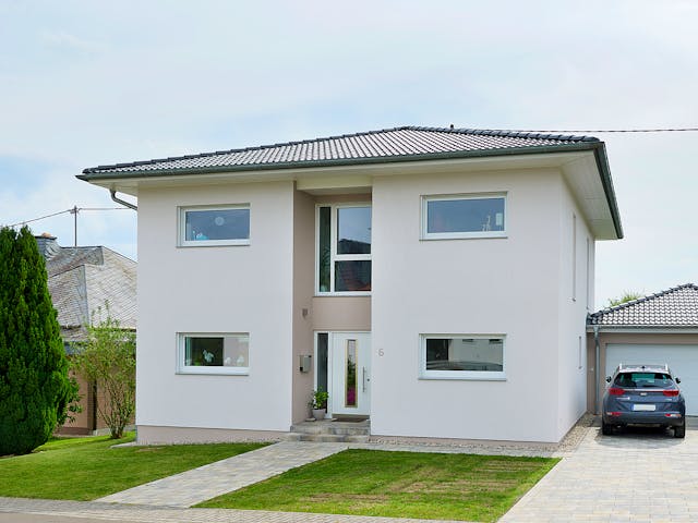 Fertighaus Walmdach 157 von LUXHAUS, Stadtvilla Außenansicht 1