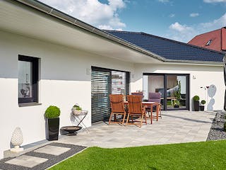 Fertighaus Walmdach 190 von LUXHAUS, Bungalow Außenansicht 4