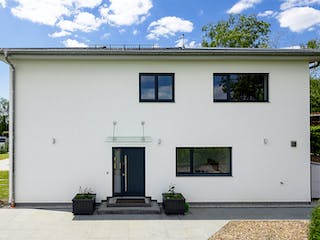Fertighaus Walmdach 266 von LUXHAUS, Stadtvilla Außenansicht 3
