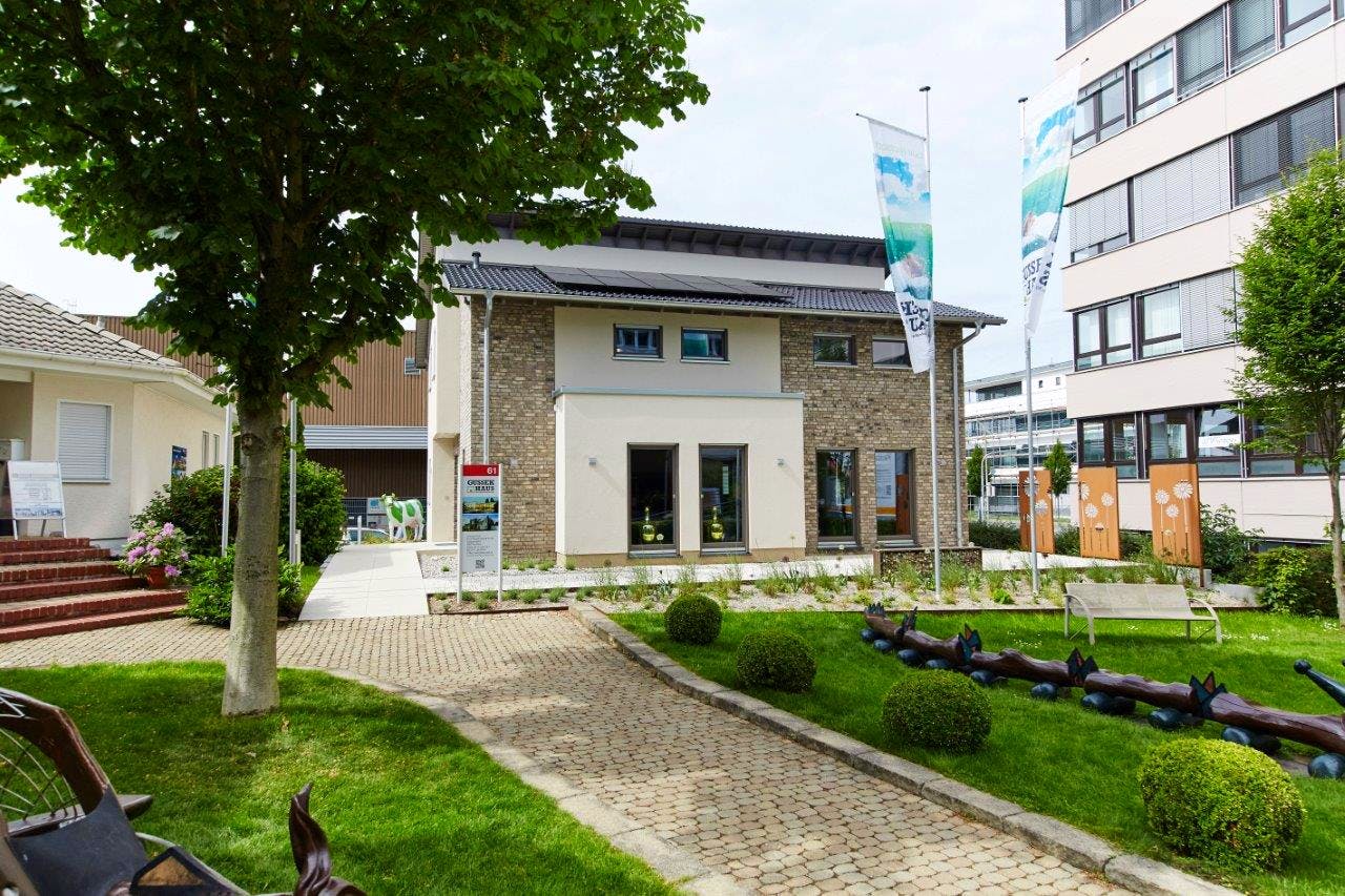 Fertighaus Madeleine - MH Stuttgart/Fellbach von GUSSEK HAUS Schlüsselfertig ab 530400€, Pultdachhaus Außenansicht 2