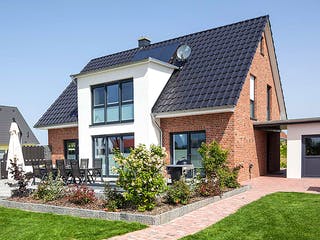 Massivhaus Arnold von Mammen Bauunternehmen, Satteldach-Klassiker Außenansicht 1