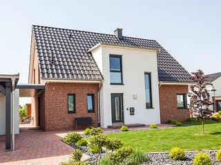 Massivhaus Arnold von Mammen Bauunternehmen, Satteldach-Klassiker Außenansicht 2