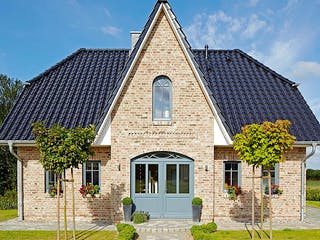 Massivhaus Brede von Mammen Bauunternehmen, Satteldach-Klassiker Außenansicht 3