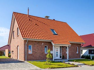 Massivhaus Clemens von Mammen Bauunternehmen, Satteldach-Klassiker Außenansicht 1