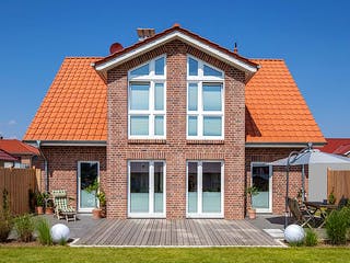 Massivhaus Clemens von Mammen Bauunternehmen, Satteldach-Klassiker Außenansicht 2