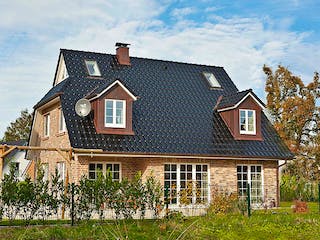 Massivhaus Denker von Mammen Bauunternehmen, Satteldach-Klassiker Außenansicht 1