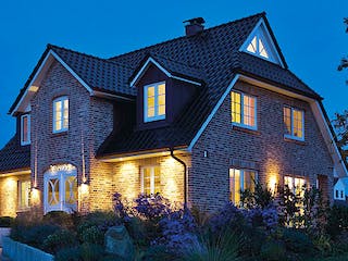 Massivhaus Denker von Mammen Bauunternehmen, Satteldach-Klassiker Außenansicht 3