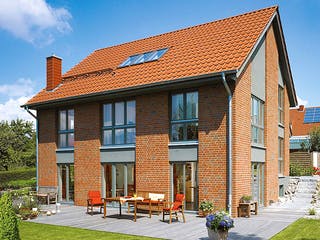 Massivhaus Fischer von Mammen Bauunternehmen, Satteldach-Klassiker Außenansicht 1