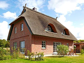 Massivhaus Janke von Mammen Bauunternehmen, Satteldach-Klassiker Außenansicht 1