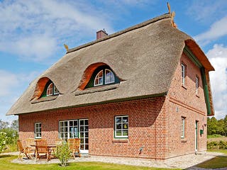 Massivhaus Janke von Mammen Bauunternehmen, Satteldach-Klassiker Außenansicht 2