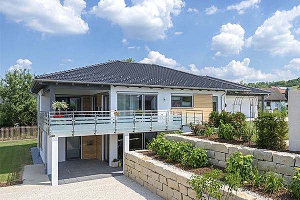 Geräumiges Zeltdachhaus von Willi Mayer Holzbau