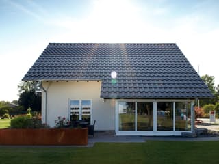 Fertighaus MEDLEY 200 B - MH Frankenberg von FingerHaus, Satteldach-Klassiker Außenansicht 4