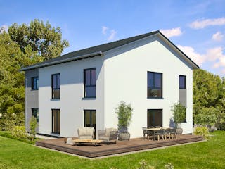 Fertighaus Eins für Zwei - Zweifamilienhaus von Meisterstück-HAUS, Satteldach-Klassiker Außenansicht 2