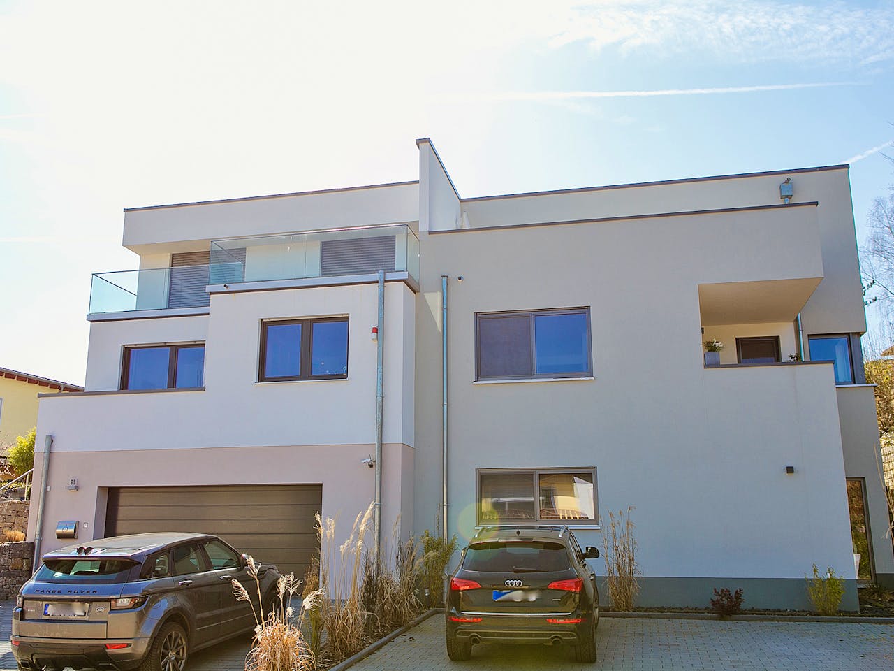 Massivhaus Flachdachhaus am Hang von Massivhaus Rhein Lahn, Cubushaus Außenansicht 1