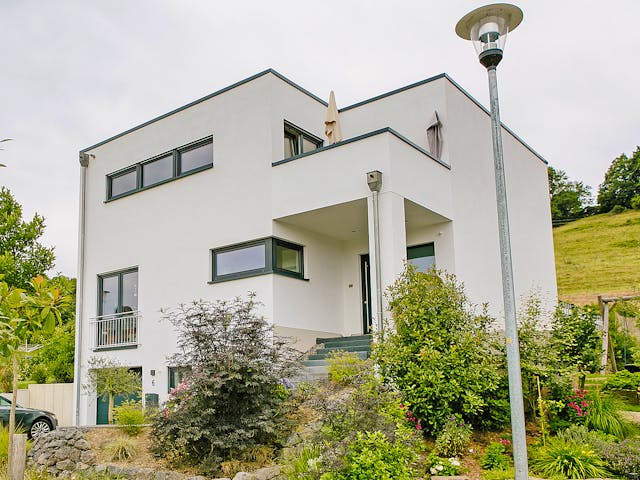 Massivhaus Elegantes Flachdachhaus am Hang von Massivhaus Rhein Lahn, Cubushaus Außenansicht 4