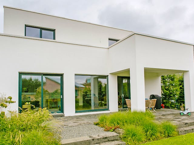 Massivhaus Flachdachhaus mit Wow-Effekt von Massivhaus Rhein Lahn, Cubushaus Außenansicht 3