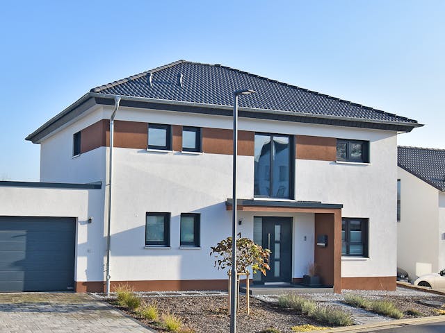 Massivhaus Stadtvilla mit flexiblem Wohnraum von RheinMassiv Massivhäuser, Stadtvilla Außenansicht 1