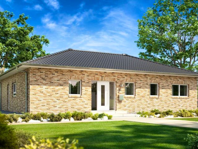 Massivhaus BALANCE KLINKER von Kern-Haus Chemnitz Schlüsselfertig ab 403900€, Bungalow Außenansicht 2