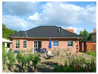 Massivhaus Bungalow W 100 von domoplan massivhaus, Bungalow Außenansicht 1