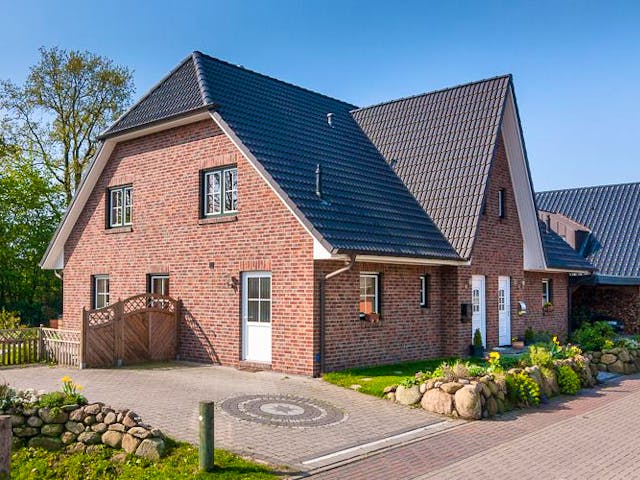 Massivhaus Duo Friesenhaus 130 von ECO System HAUS Schlüsselfertig ab 294500€, Satteldach-Klassiker Außenansicht 2