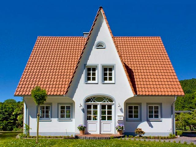 Massivhaus Friesenhaus 140 von ECO System HAUS Schlüsselfertig ab 300800€, Satteldach-Klassiker Außenansicht 2