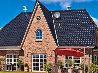 Massivhaus Friesenhaus 145 von ROTH MASSIVHAUS Schlüsselfertig ab 359100€, Satteldach-Klassiker Außenansicht 2