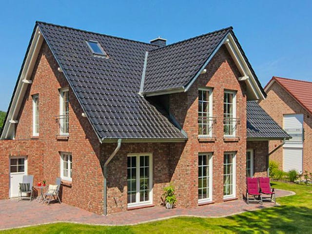 Massivhaus Kapitänshaus 150 von ECO System HAUS Schlüsselfertig ab 318900€, Satteldach-Klassiker Außenansicht 3