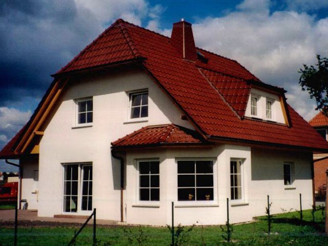 Massivhaus LANDHAUS 160 mit Anbau von domoplan massivhaus, Außenansicht 1 Massivhaus LANDHAUS 160 mit Anbau von domoplan massivhaus, Außenansicht 1