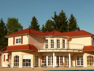 Massivhaus TOSKANA 238 von domoplan massivhaus, Stadtvilla Außenansicht 2