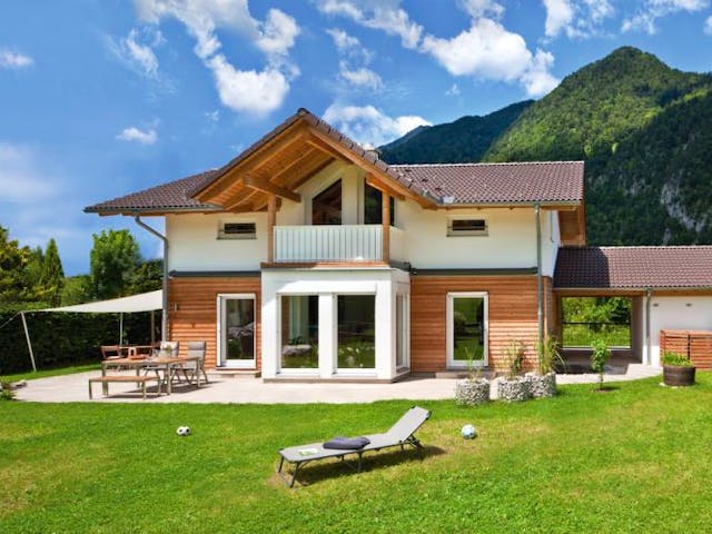 Fertighaus Vitalhaus Bad Reichenhall von Regnauer Hausbau Schlüsselfertig ab 481000€,  Außenansicht 2