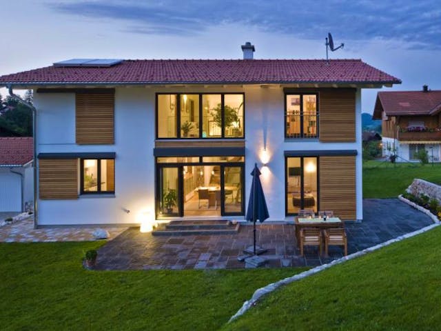 Fertighaus Vitalhaus Bayerisch Gmain von Regnauer Hausbau Schlüsselfertig ab 572475€,  Außenansicht 2