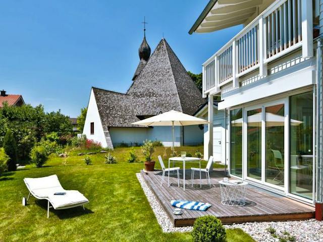 Fertighaus Vitalhaus Breitbrunn von Regnauer Hausbau, Satteldach-Klassiker Außenansicht 1