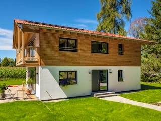 Fertighaus Vitalhaus Oberhaching von Regnauer Hausbau, Satteldach-Klassiker Außenansicht 1
