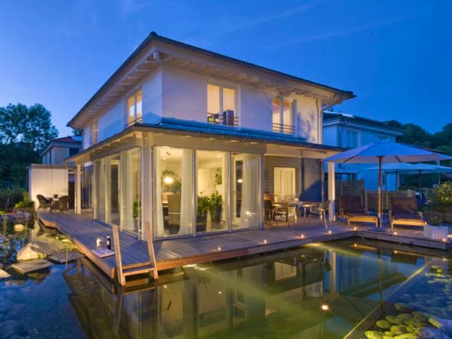 Fertighaus Vitalhaus Traunstein von Regnauer Hausbau Schlüsselfertig ab 523785€,  Außenansicht 2