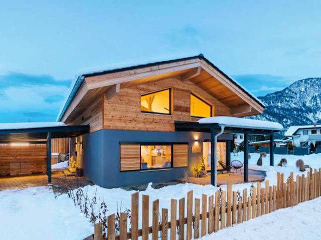 Fertighaus Vitalhaus Wildmoos von Regnauer Hausbau, Satteldach-Klassiker Außenansicht 1