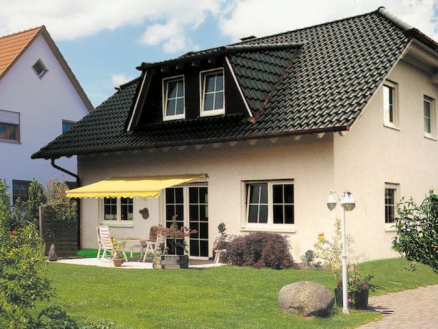 Massivhaus Montenero von VARIANT-HAUS Bausatzhaus ab 41217€, Satteldach-Klassiker Außenansicht 1