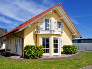 Fertighaus Mülheim-Kärlich von STREIF Haus, Satteldach-Klassiker Außenansicht 1