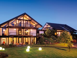 Fertighaus Musterhaus Gebhardshain II von DAVINCI HAUS, Fachwerk Außenansicht 2