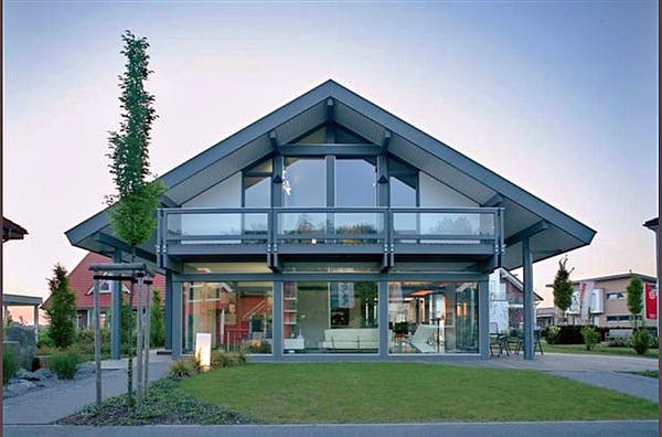 Modernes Fachwerkhaus mit Glas