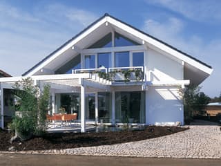 Fertighaus Musterhaus Poing von DAVINCI HAUS, Fachwerk Außenansicht 2