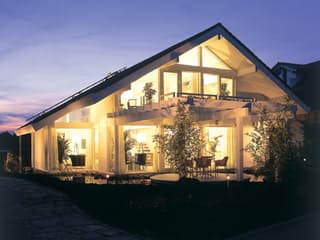 Fertighaus Musterhaus Poing von DAVINCI HAUS, Fachwerk Außenansicht 3