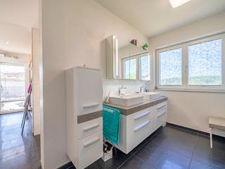 Massivhaus Massivhaus Thumann mit Satteldach und Sauna von MYMassivhaus, Satteldach-Klassiker Innenansicht 8