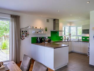 Massivhaus Passivhaus Hägele mit Lichthof von MYMassivhaus, Satteldach-Klassiker Innenansicht 4